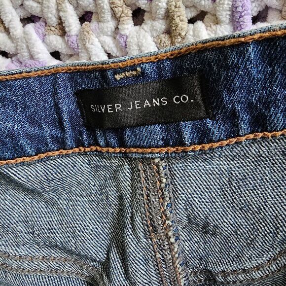 NWT SILVER JEANS HIGHLY DESIRABLE UNIVERSAL FIT HI RISE SHORT ECO FRIENDLY 30W - Picture 13 of 16